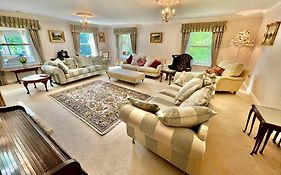 Osmund House, Salisbury Sleeps Up To 19
